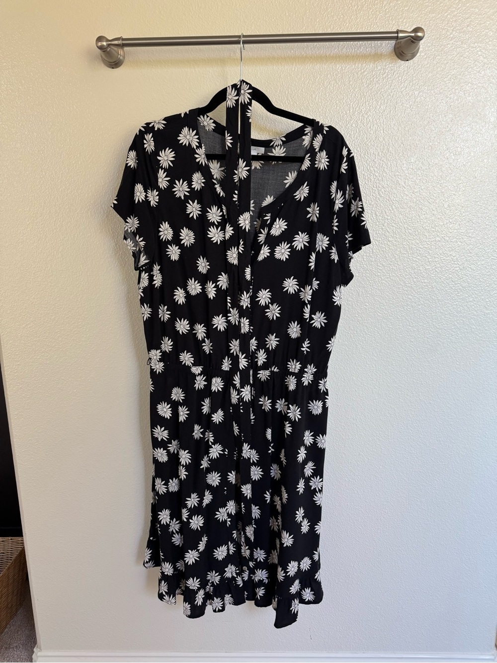 Black Daisy-Print Midi Skirt